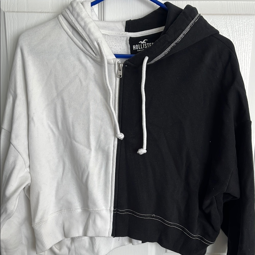 Hollister Black and White Sweatshirt Hoodie
